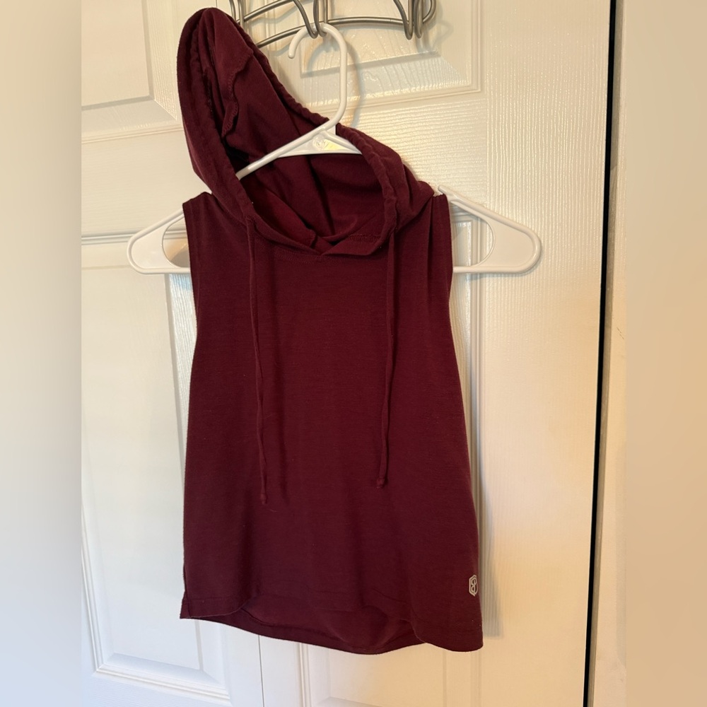 Medium maroon muscle crop hoodie Born Primitive